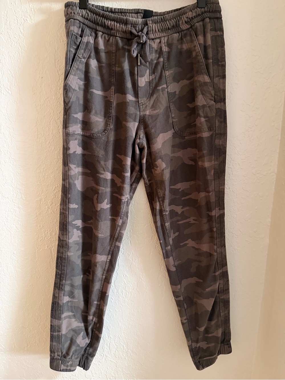 Athleta Farallon Camo Farallon Jogger Pants – Size